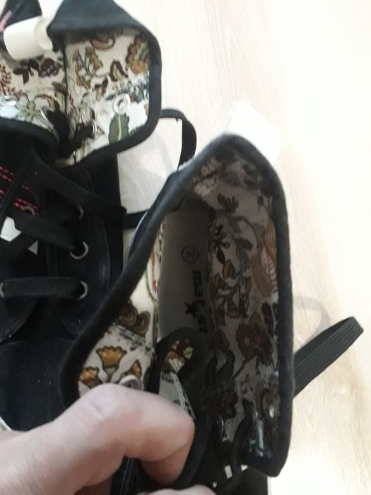 Дамски кецове номер 38