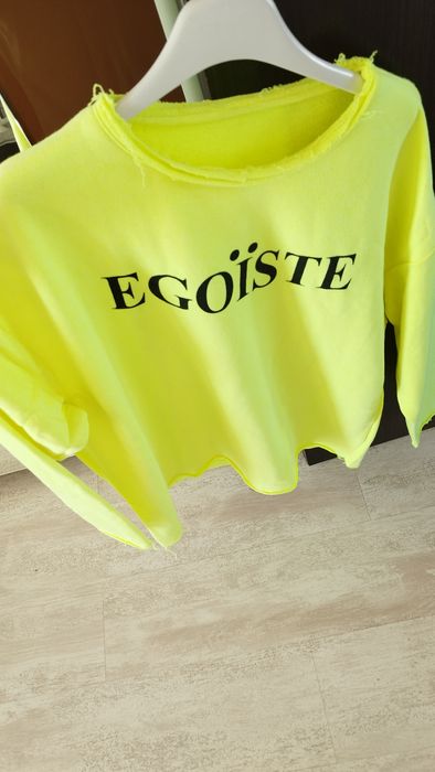 Електрикаво зелена  oувърсайз блуза EGOISTE и тениска  Armani Exchange