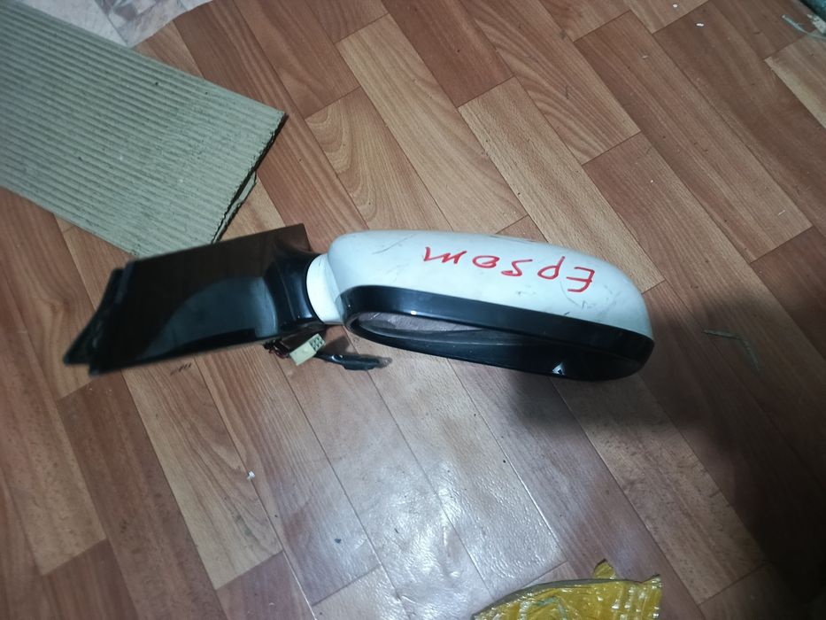 Toyota  ipsum зеркало