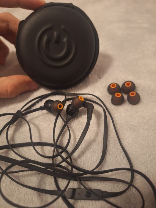Casti JBL Tune 110 cu husa