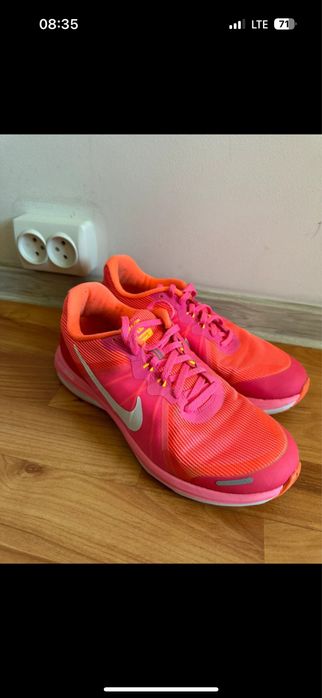Adidasi Nike.
