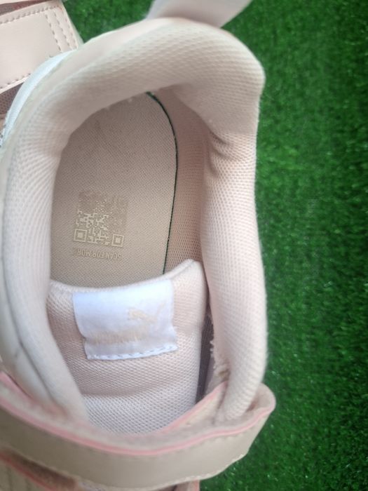 Puma - Спортни обувки Courtflex V3 с велкро, Бял/Праскова