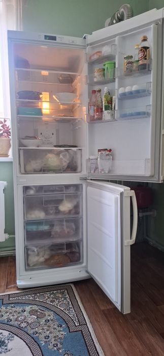 Холодильник ,LG  белый