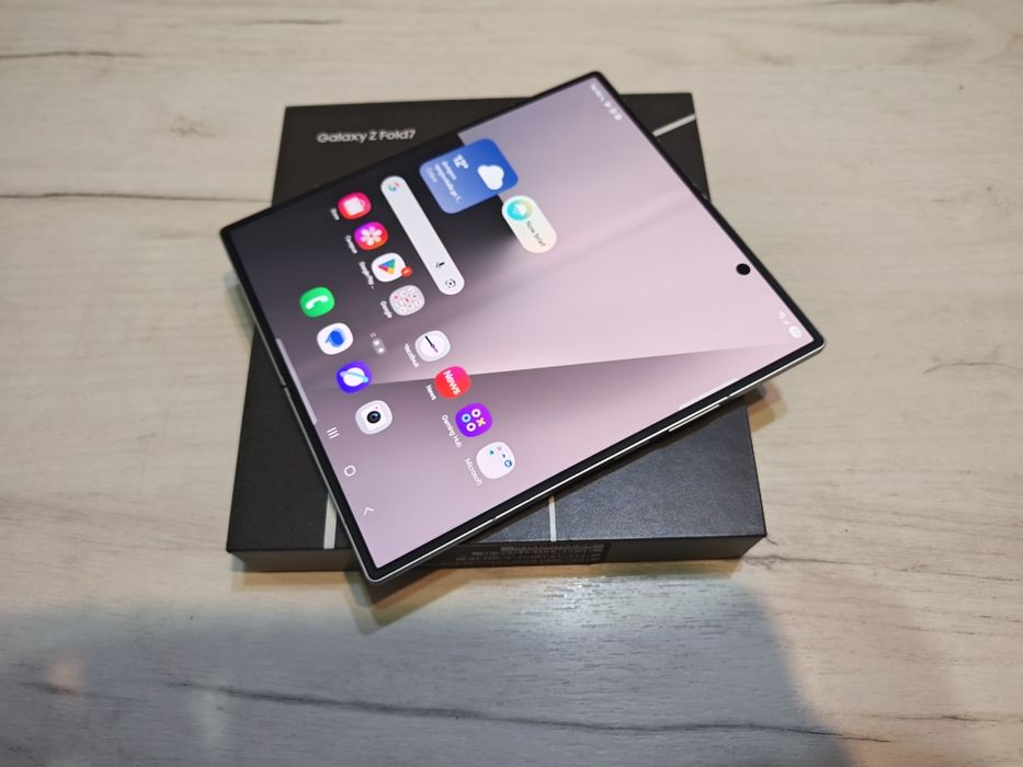 Като нов Samsung Galaxy Z Fold7 256 GB Гаранция