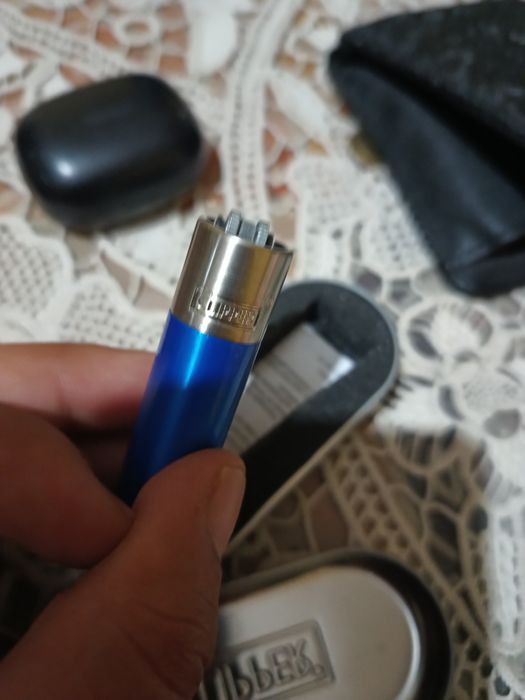 Vând brichetă cliper