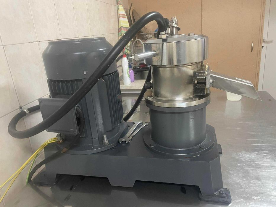 Професионална мелачка за тахан и ядкови масла Commercial grinder