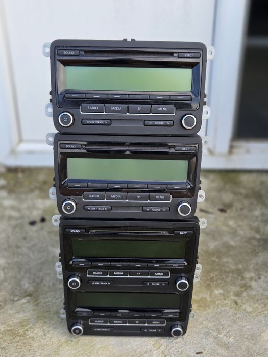 Оригинално радио за Фолксваген,Сеат,Шкода.
Свален