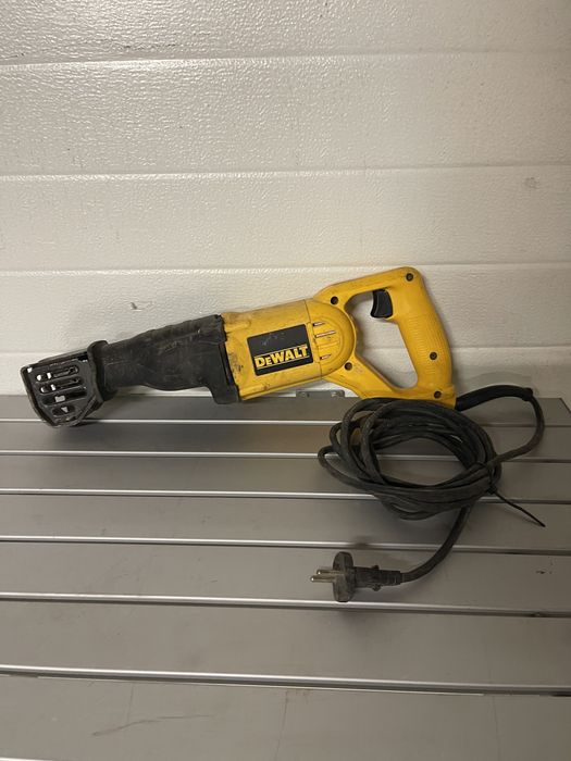 Fierastrau sabie Dewalt