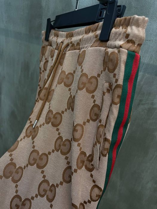 Reducere Pantaloni Gucci unisex L și XL