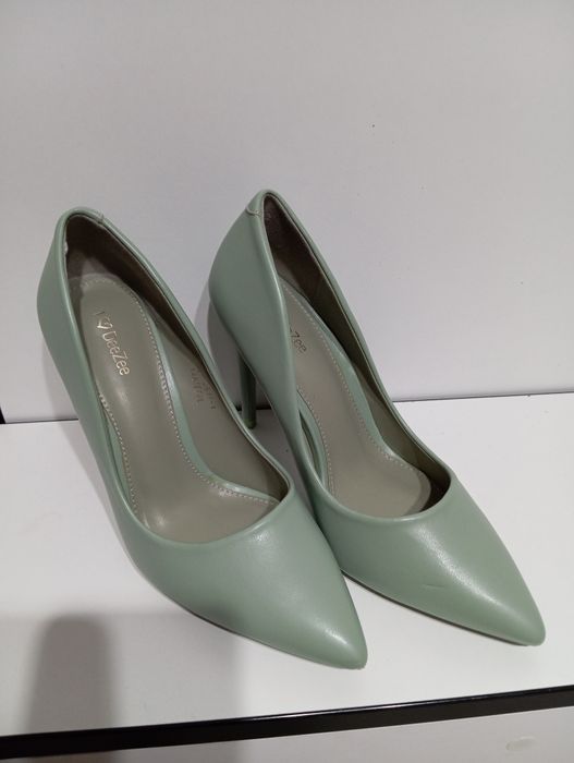 Pantofi noi de vanzare