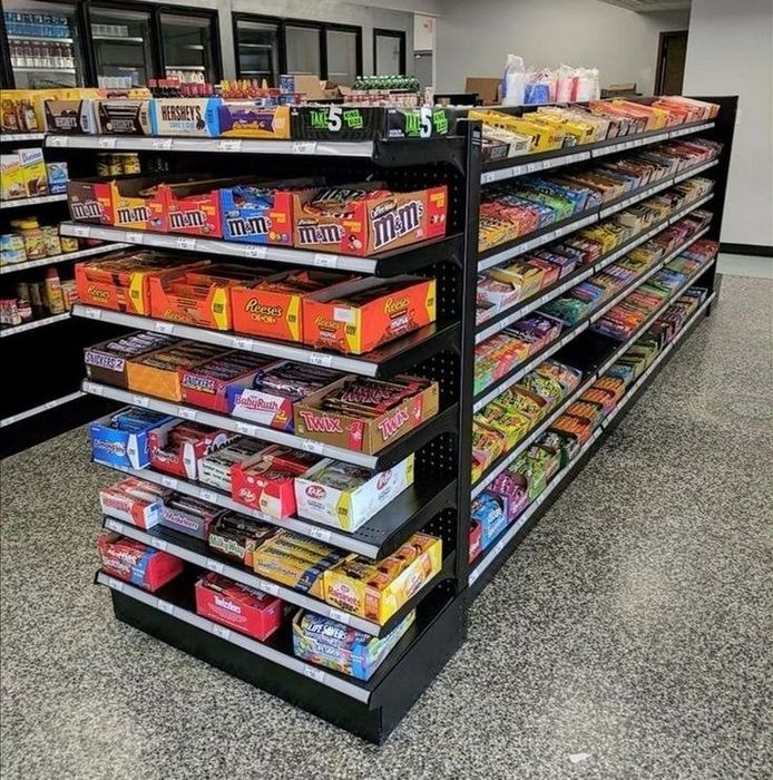 Stellaj savdo komplekslari uchun. Стеллажы для торговых комплексов