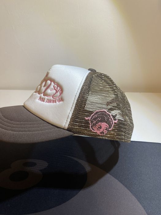 Стилна шапка с регулиране на размера