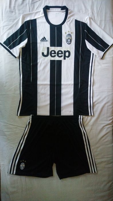 Екип "Adidas" - тениска и къси панталони "Ювентус" - размер L