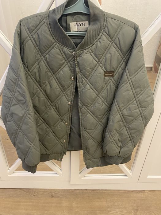 Продам весенюю куртку