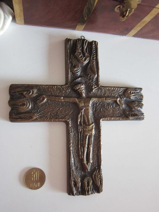 cadou rar Cruce Crucifix design medieval bronz Krautwald Germania 1950