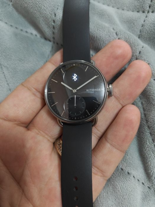 Vând Withings ScanWatch 2 38mm, negru, în stare foarte bună.
