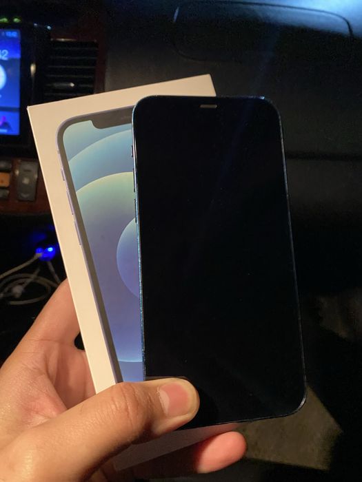 Продам Айфон 12 64Гб емкость 79