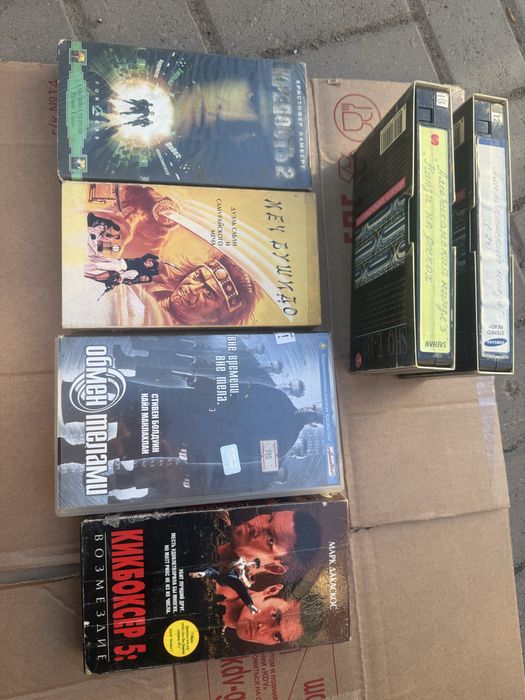 Диски кассеты VHS