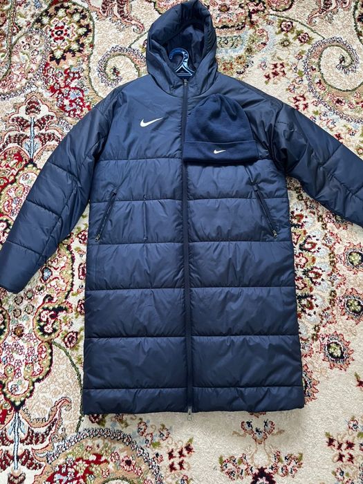 Продам новую куртку найк оригинал  , шапка в подарок