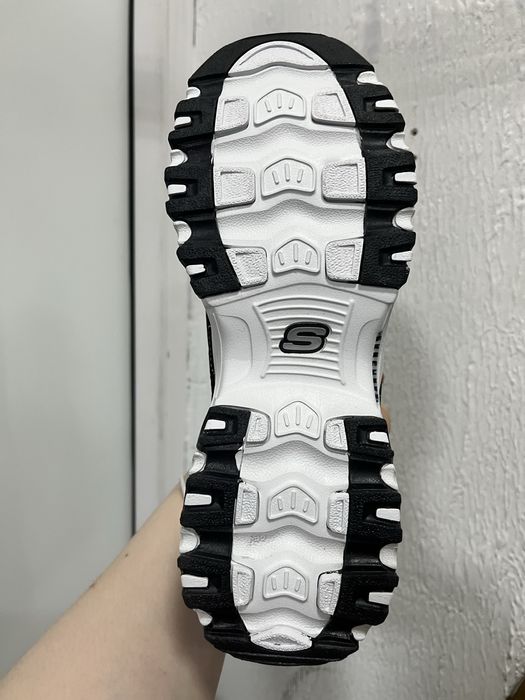 Новые кроссовки skechers