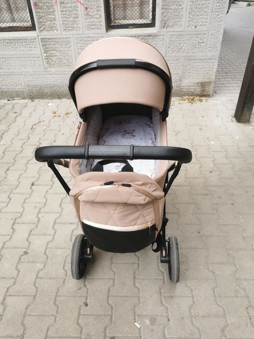 Продавам детска количка Crello Ultra