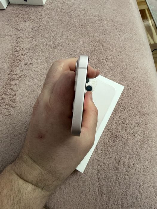 Vand iphone 13 128 Gb culoare roz/pink