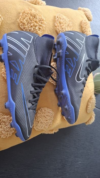 Ghete Fotbal Nike noi