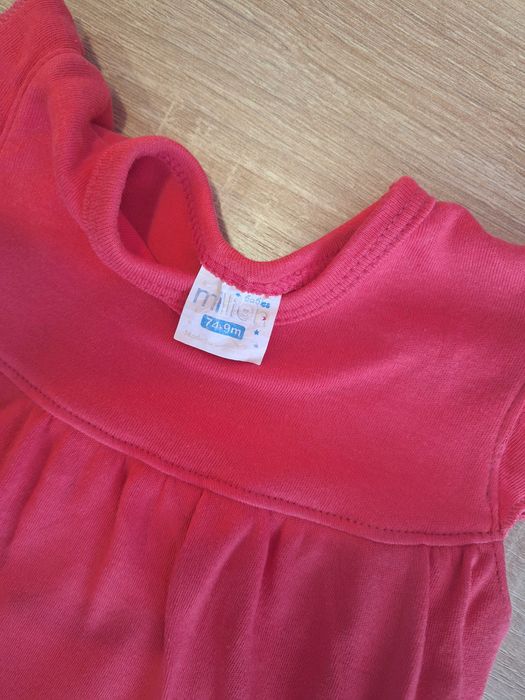 Запазени дрешки размери 74 и 80