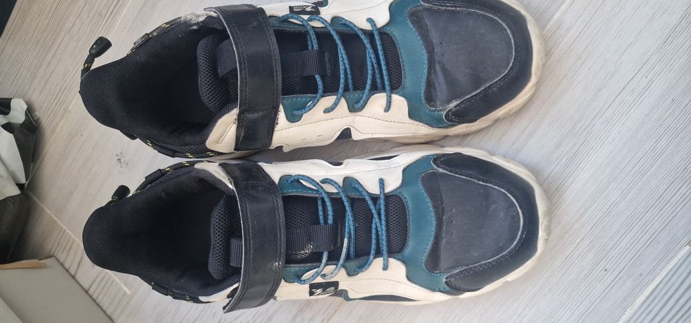 Детские кроссовки