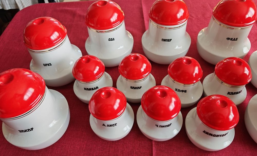 Порцеланови буркани за подправки