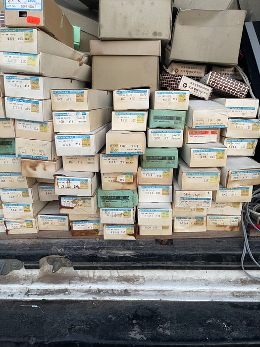 Резистори 200 000 бройки