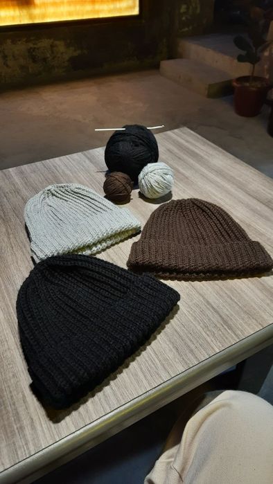 Продаю шапки вязаные