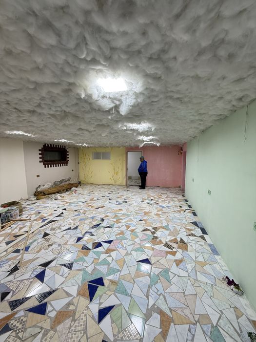 Полуподвал помещение. Шахар марказидаги ярим подвал хонаси