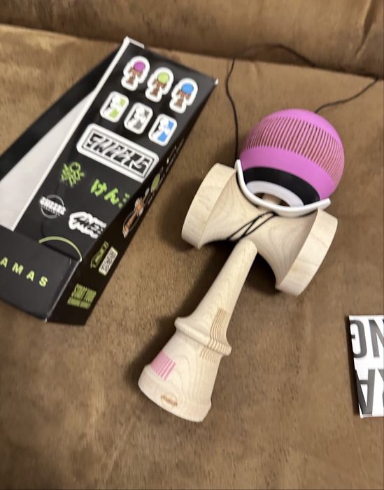 Kendama sweets broken bones- roz antiskid