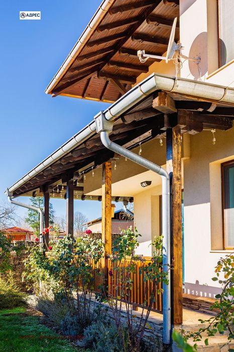 Къща в Ловеч, област-с.Гумощник площ 177 цена 177700