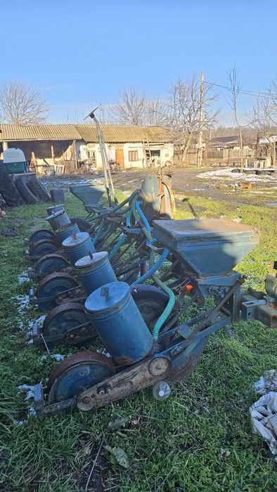 Semănătoare Porumb / Floarea-Soarelui ,de Piatra Neamț, cu 6 rânduri