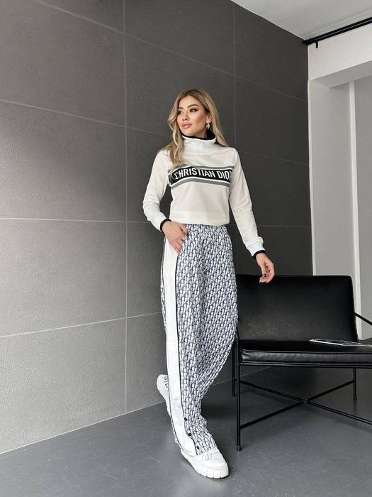 Compleu damă diferite modele