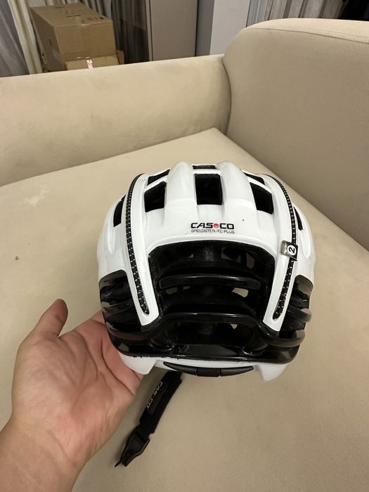 Велошлем с визором Casco