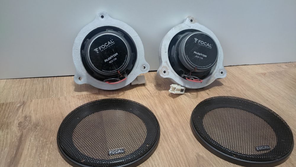 Set audio Dacia Sandero cu difuzoare Focal
