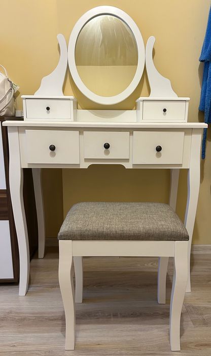 Тоалетка с табуретка