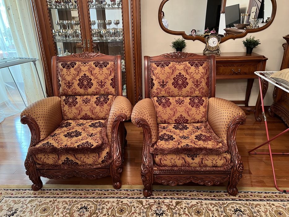 Деревянный гарнитур в гостиную