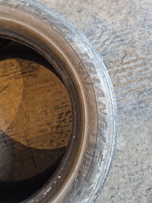 Продам 2 шины б/у