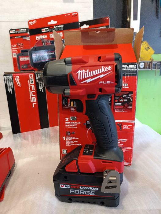 НОВА ЦЕНА  8Аh Гайковерт,комплект Мilwaukee  USA