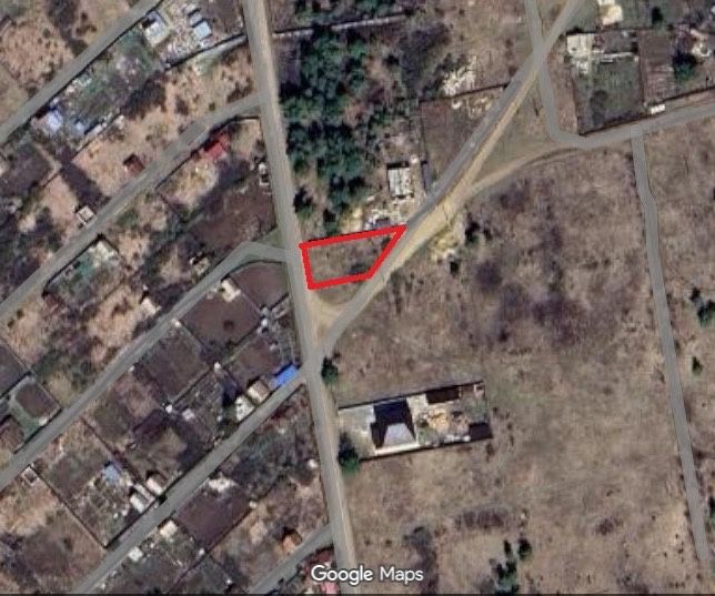 Земля 5 соток. Вдоль дороги.