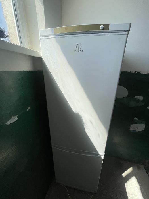 Холодильник INDESIT