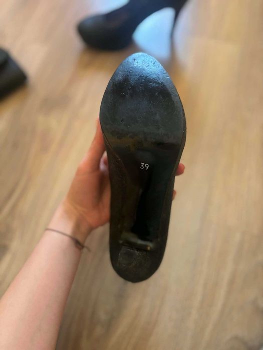 ПОДАРЯВАМ_Обувки ток_39 номер