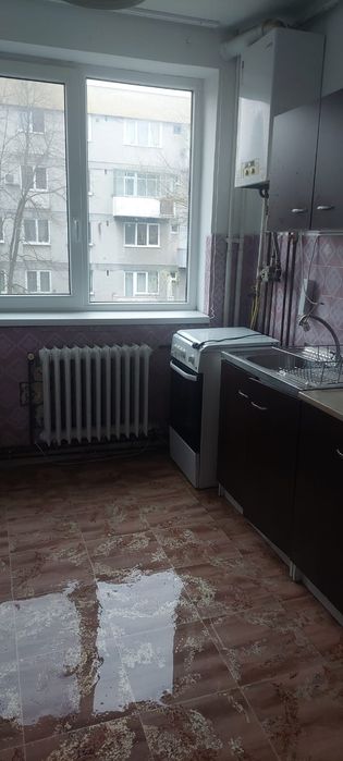Apartament cu 3 camere de închiriat