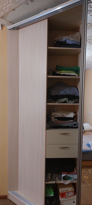 Угловой шкаф. Продам .