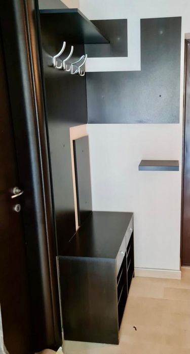 Cuier hol și oglinda