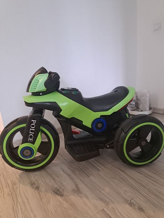 Motocicleta de politie 198A Baby Mix verde